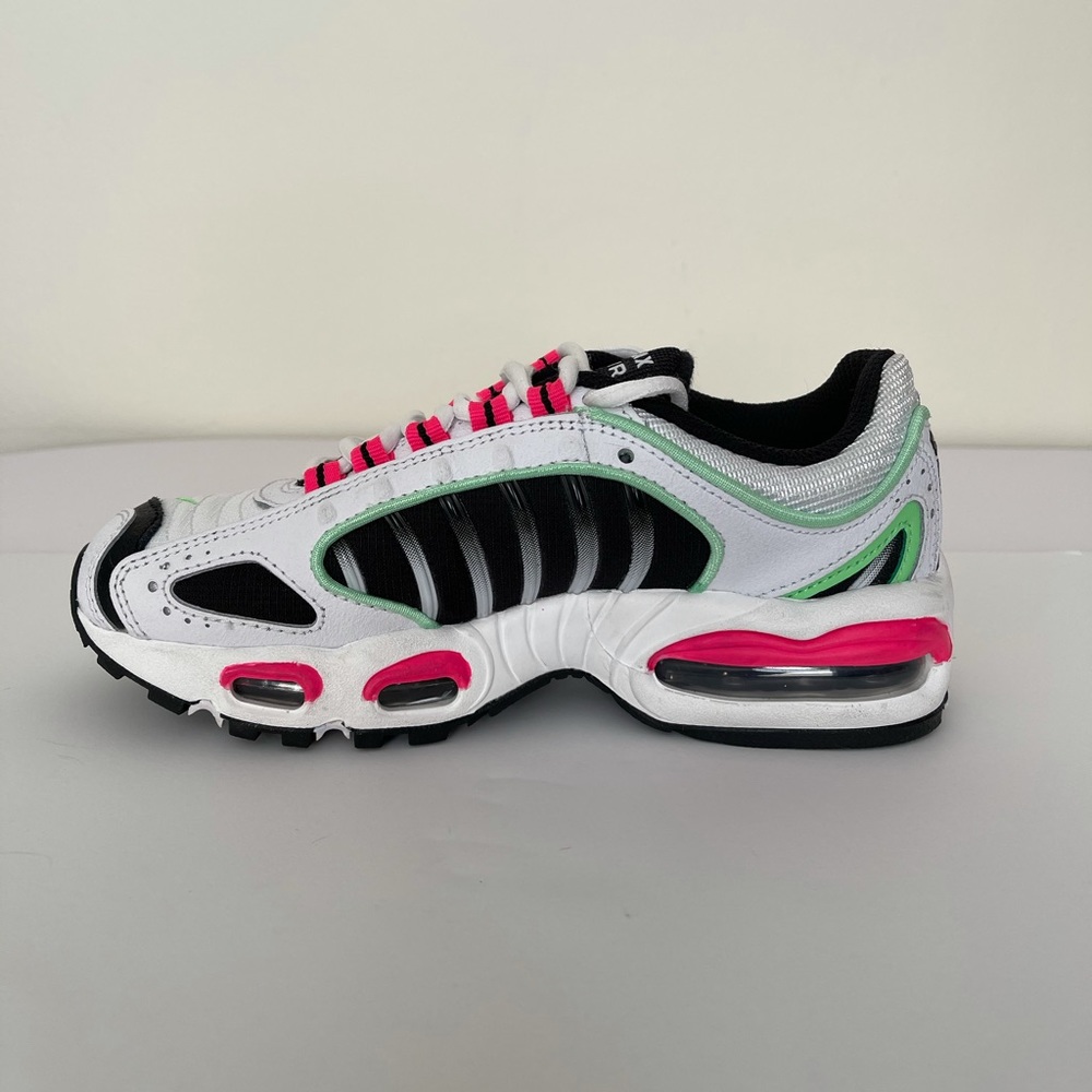 NEW NiKe Air Max Tailwind Sneakers